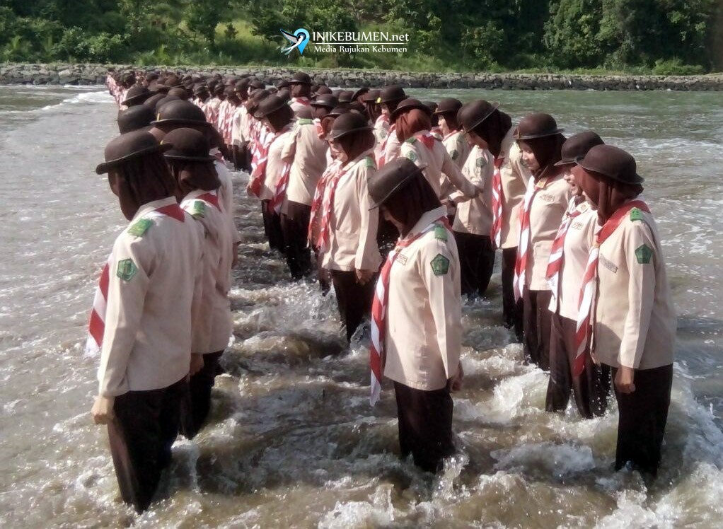 Saka Bahari Gelar Upacara HUT Pramuka di Laut