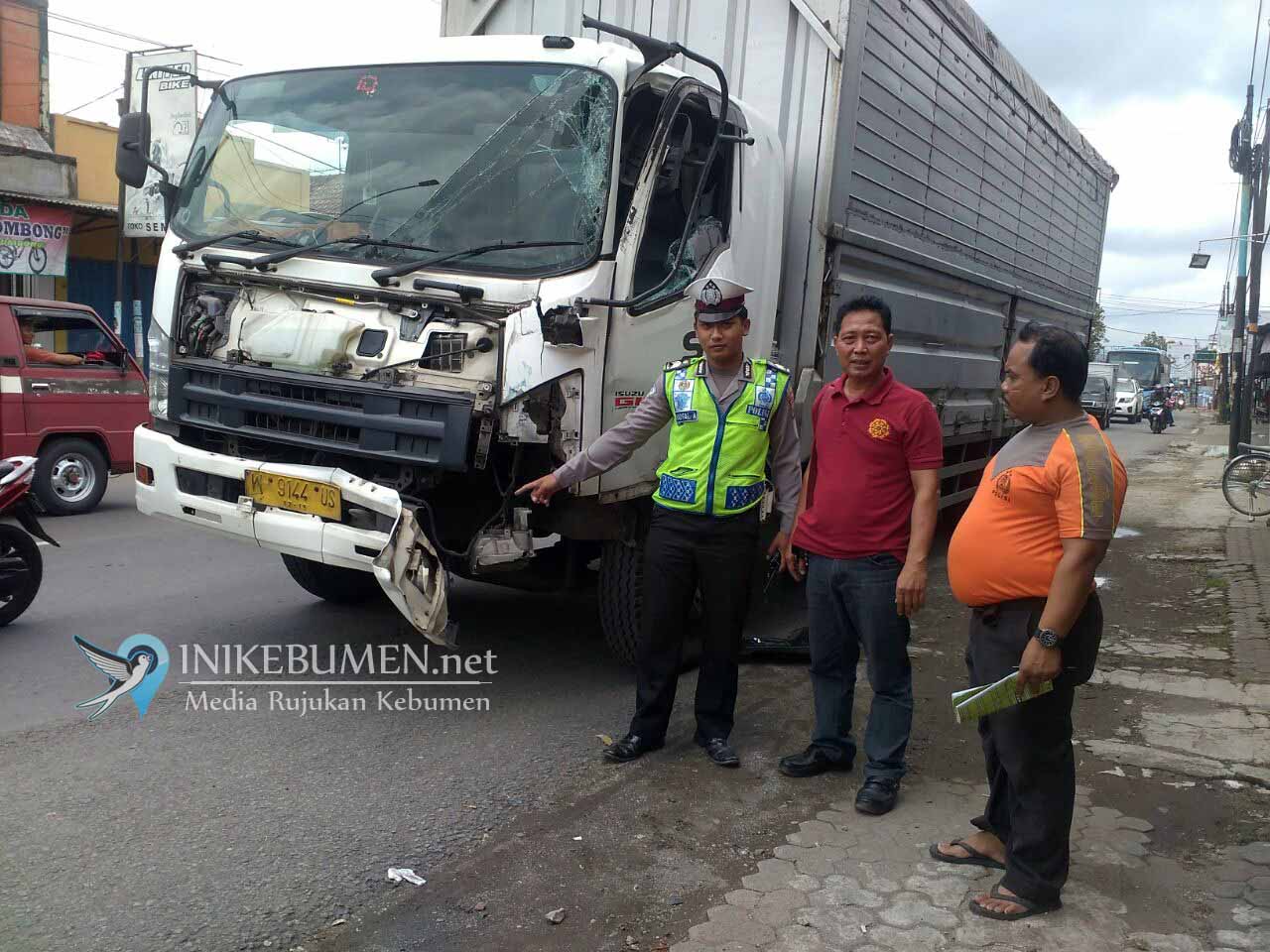 Gara-gara Truk Tabrak Tiang Telpon, Ratusan Saluran Telkom di Gombong Alami Gangguan
