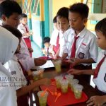 Siswa-siswi Kelas 6 SDN 2 Kutosari Berlatih Wirausaha