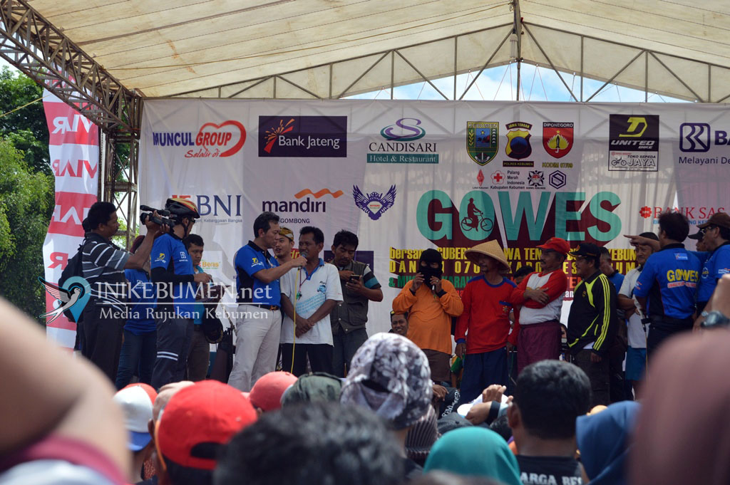 Sepuluh Peserta Gowes Peduli Kemanusiaan Karanganyar Bersumpah  Akan Berhenti Merokok