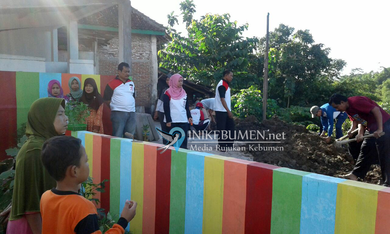 Jadi Taman Pelangi, Pasar Rabuk Ditanami Berbagai Jenis Bibit Sayuran