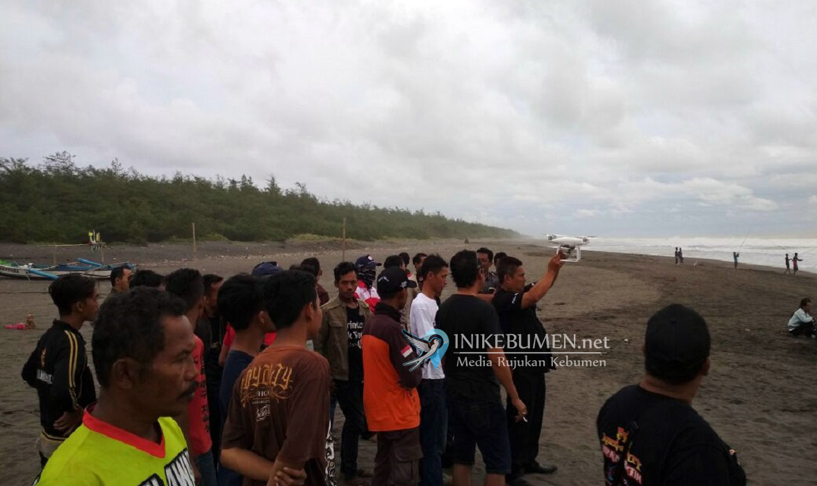 Tim SAR Gunakan Drone Cari Korban Hilang di Pantai Lembupurwo