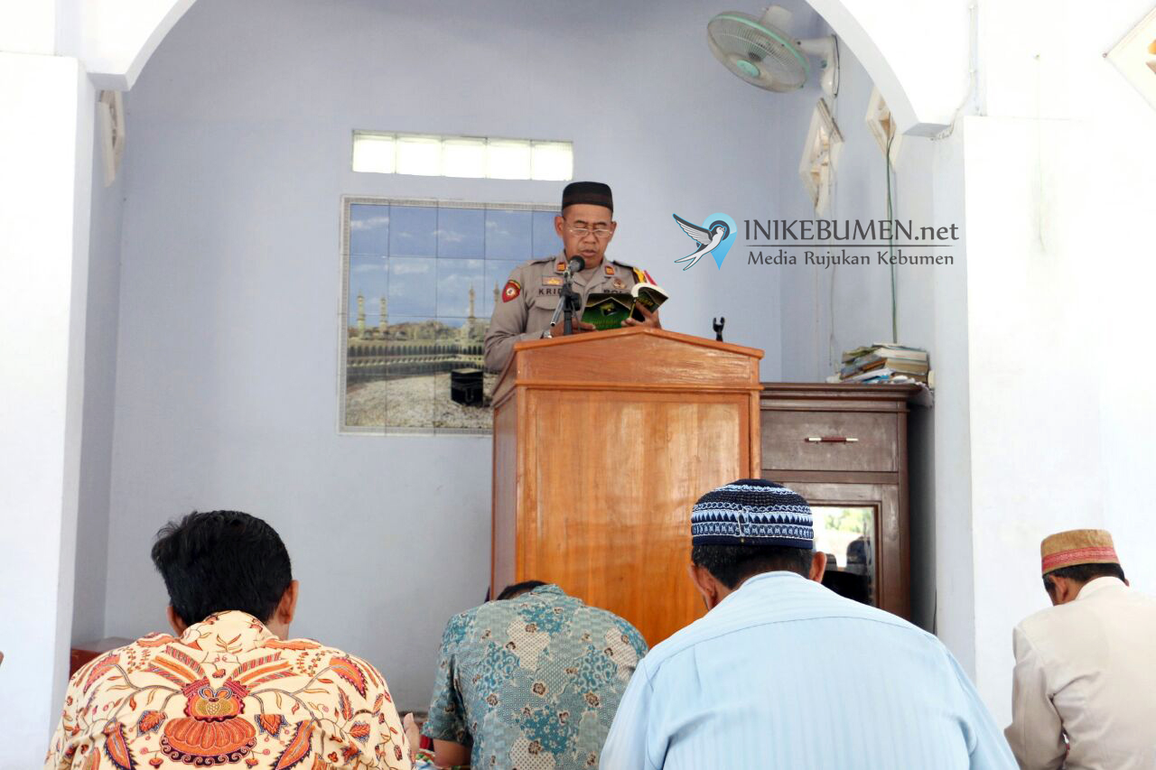 Melalui Khotbah, Polisi di Kebumen Sampaikan Pesan Kamtibmas