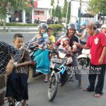 Setiap Jumat Selama Ramadan, Kaling Kelurahan Kebumen Bagikan Takjil Gratis