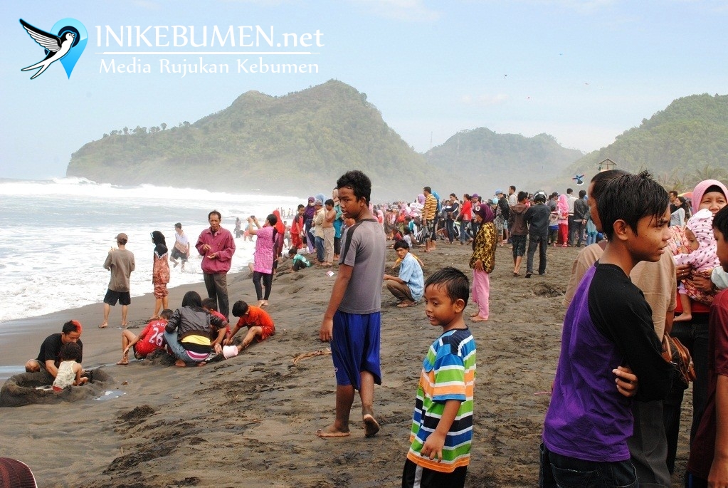 WASPADA! Ombak Pantai di Kebumen Ganas, Wisatawan Diminta Tak Mandi di Laut