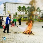 Karyawan Meotel Kebumen Dilatih Cara Padamkan Api dengan Apar