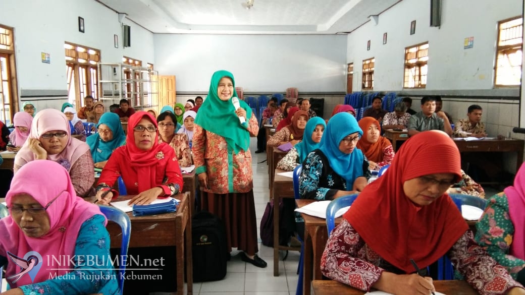 Enggan Menulis, Banyak Guru Lama Tidak Naik Pangkat
