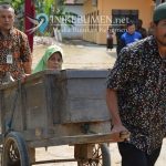Warga Pejagoan ini Rela Antar Istrinya Berobat Naik Gerobak, Alasannya Bikin Meleleh