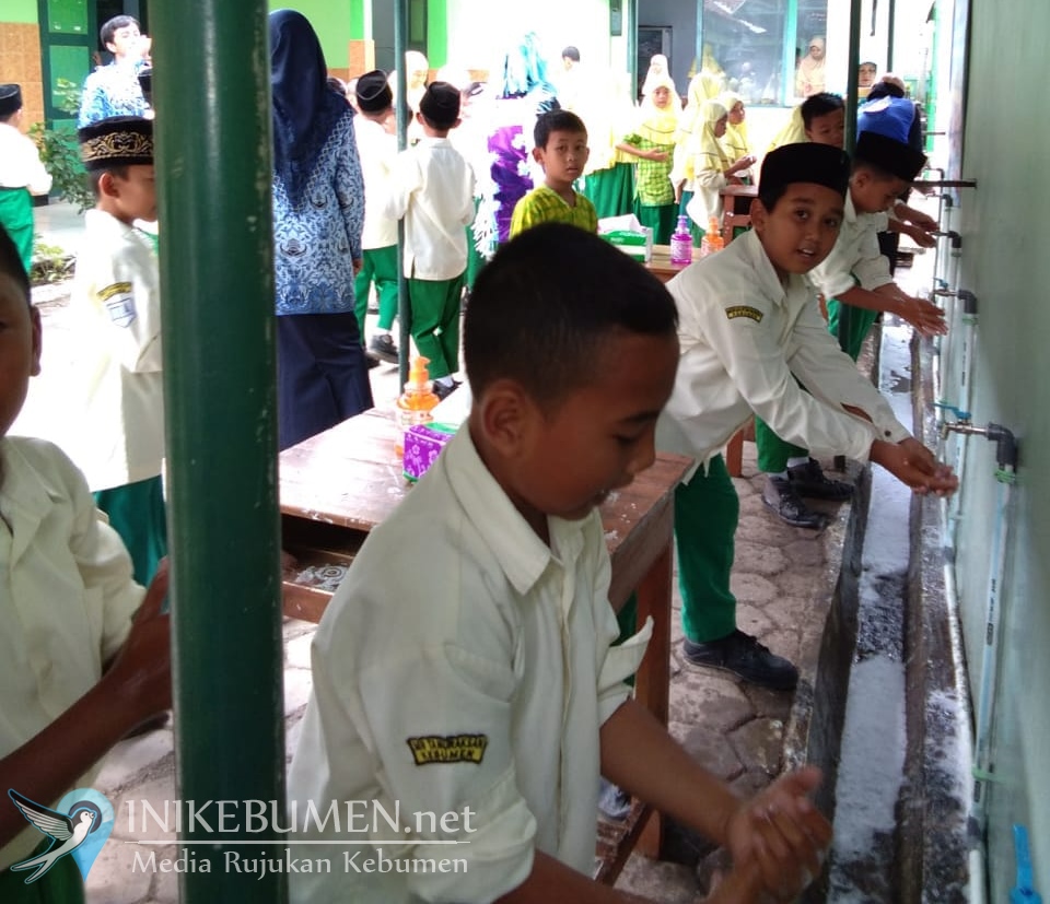 Peringatan Hari Cuci Tangan Pakai Sabun Sedunia Digelar di MIN 1 Kebumen