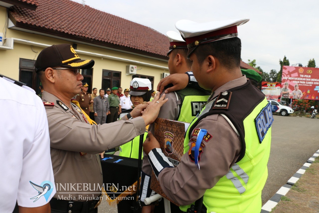 Operasi Zebra Dimulai, Gunakan Ponsel Saat Berkendara Bakal Ditilang Polisi