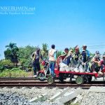 Wow! Pembangunan Rel Ganda Manfaatkan Viar Roda Tiga untuk Angkut Material