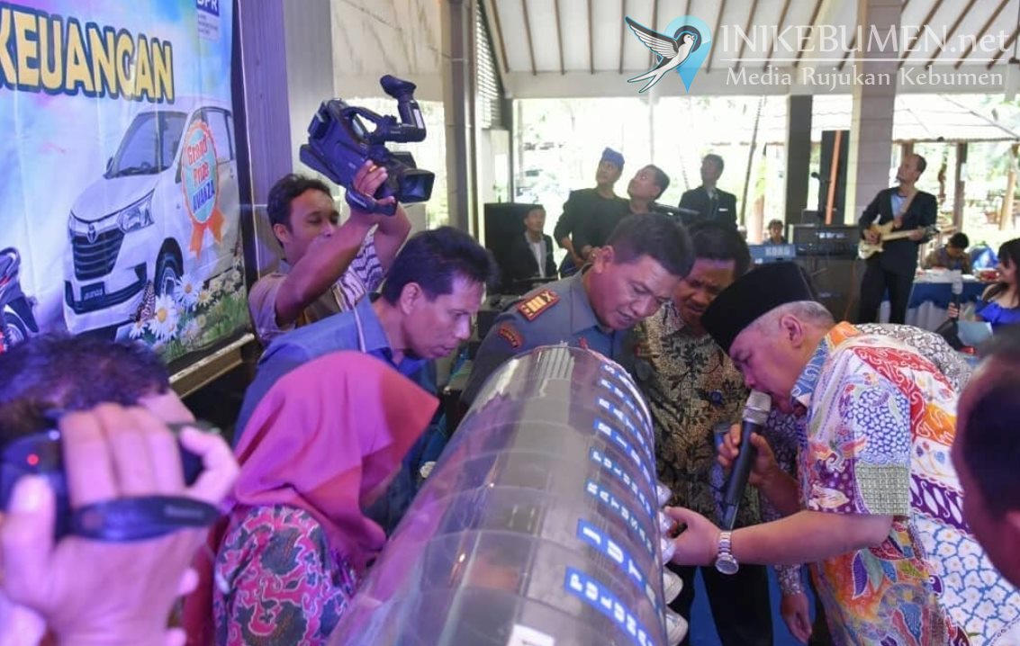 Menang Undian Tamades PD BPR BKK Kebumen, Warga Sempor Bawa Pulang Mobil Avanza