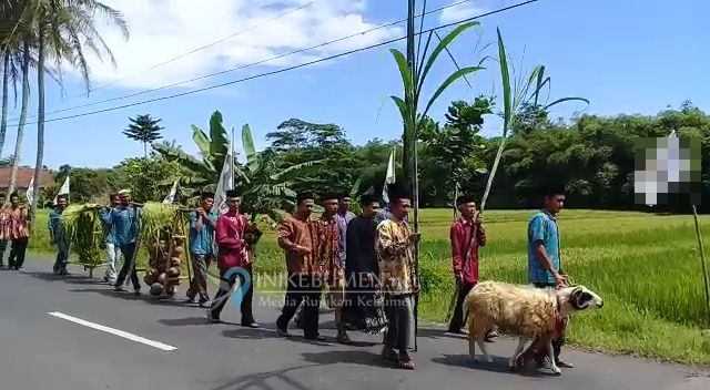 Unik! Bawa Hasil Bumi dan Ternak, Kades di Ambal ini Lamar Pujaan Hatinya