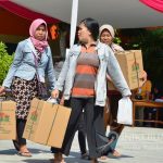 Gelar Pasar Murah, Dua Gereja di Kebumen Ajak Masyarakat Kurangi Penggunaan Kantong Plastik