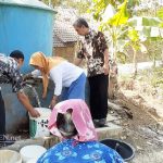 Alami Kekeringan, Warga Pakuran Dibantu Air Bersih