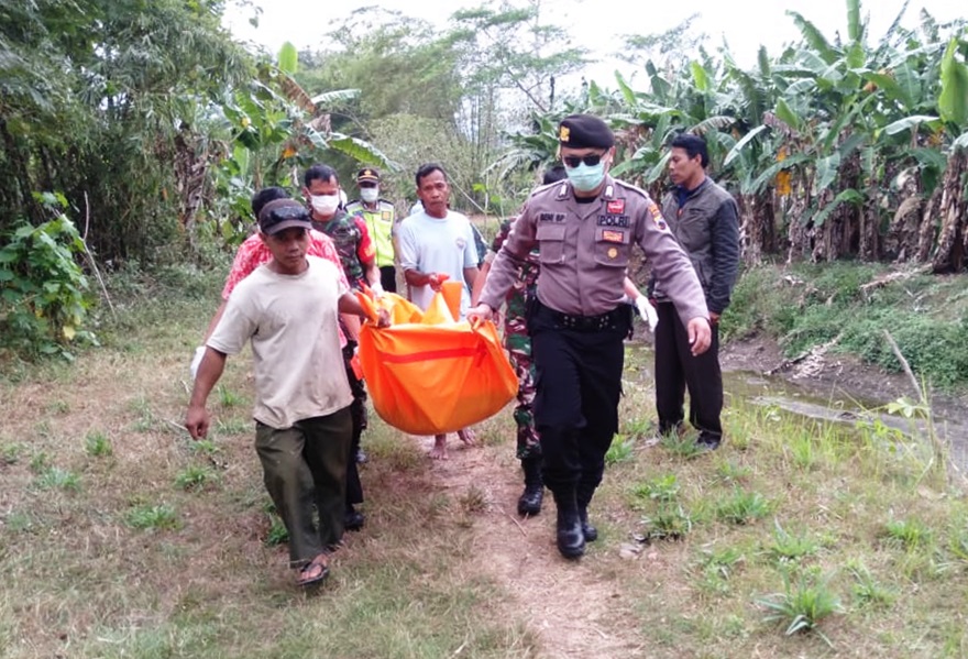 Mayat Perempuan Bertelanjang Dada Gegerkan Warga Karanganyar