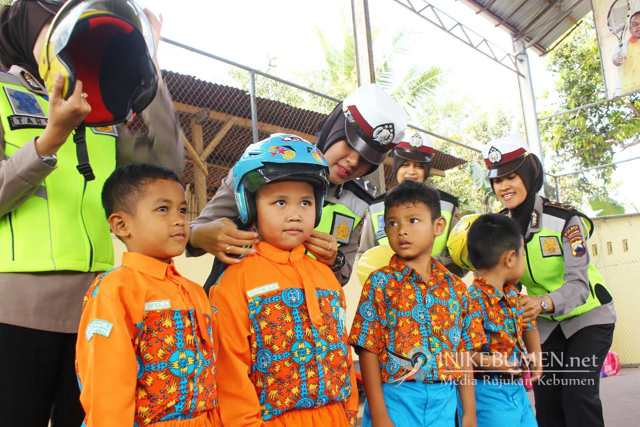 Ratusan Anak TK Pertiwi dan Bhakti Ibu Belajar di Polres Kebumen