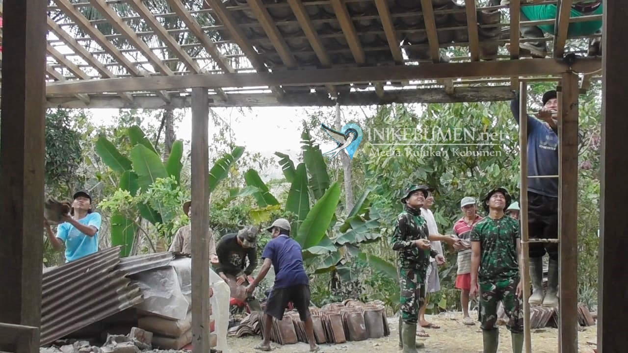 Rumah Reot Milik Janda Tiga Anak di Padureso Direhab TNI