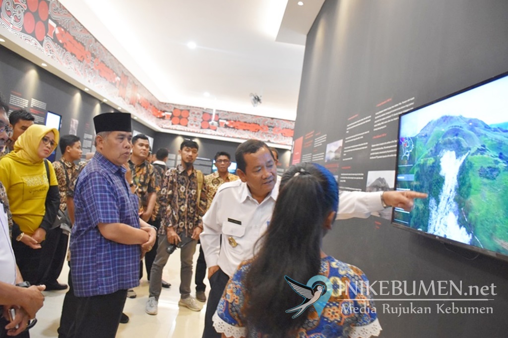 Didampingi Bupati Samosir, Gus Yazid Kunjungi Pusat Informasi Geopark Kaldera Toba