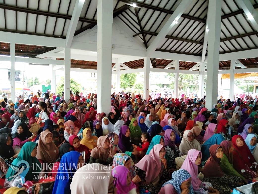 Hadirkan Ustadzah Mumpuni, 69 KPM di Gombong Diwisuda dari PKH