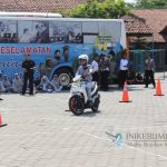 Ditlantas Polda Jateng Road Show Bus Zebra Cendekia di SMK Negeri Ambal