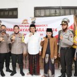 Hari Bhayangkara, Polres Kebumen Bagikan Sembako ke Pesantren