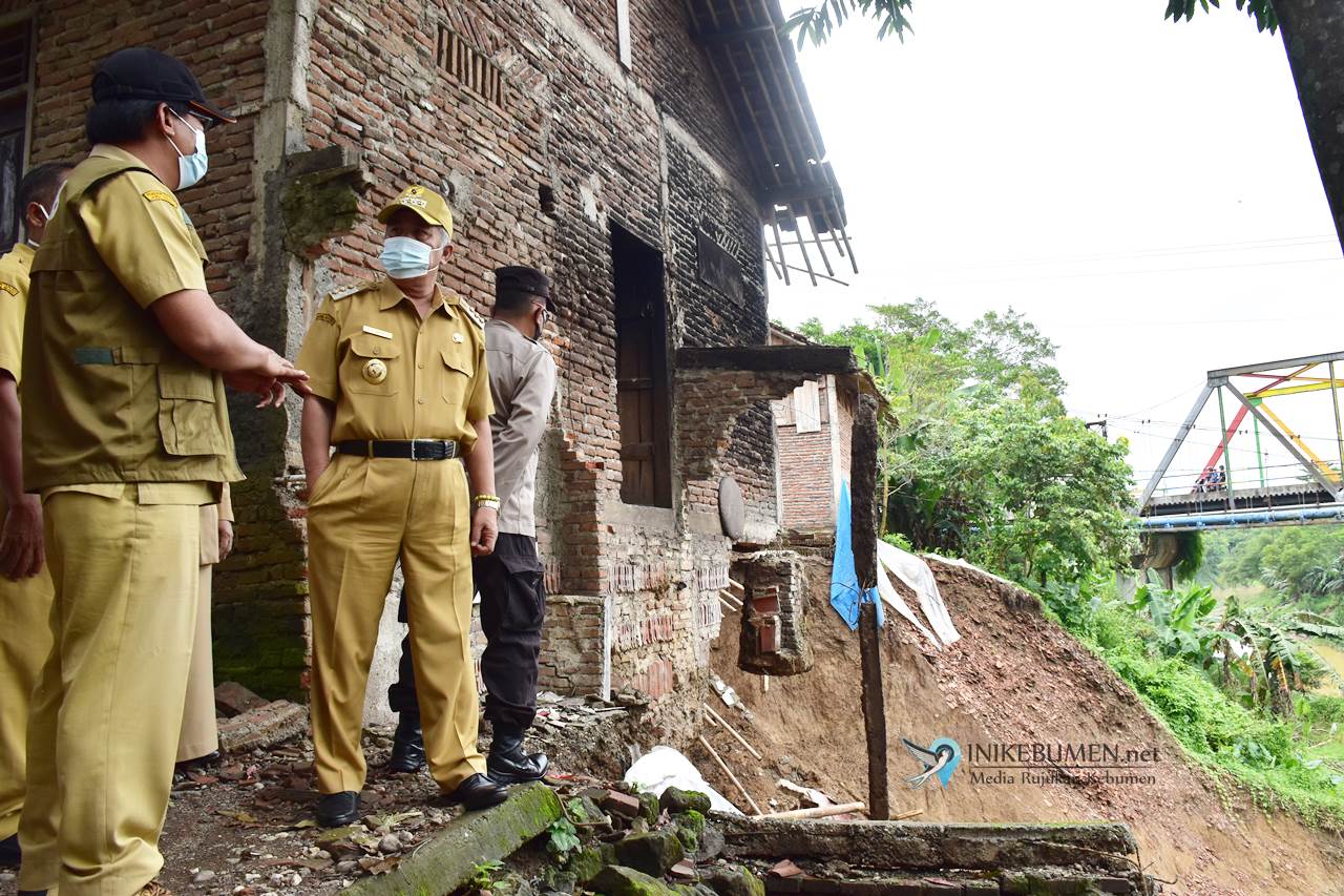 Satu Rumah Roboh Terseret Tebing Longsor Sungai Lukulo