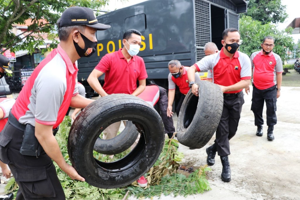 Jumat Bersih, Polres Kebumen Gelar Kerja Bakti