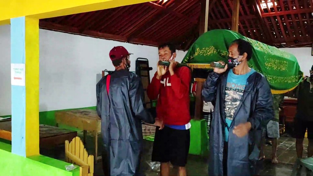 Dua Korban Longsor Padureso Ditemukan Meninggal, Satu  Masih Dicari