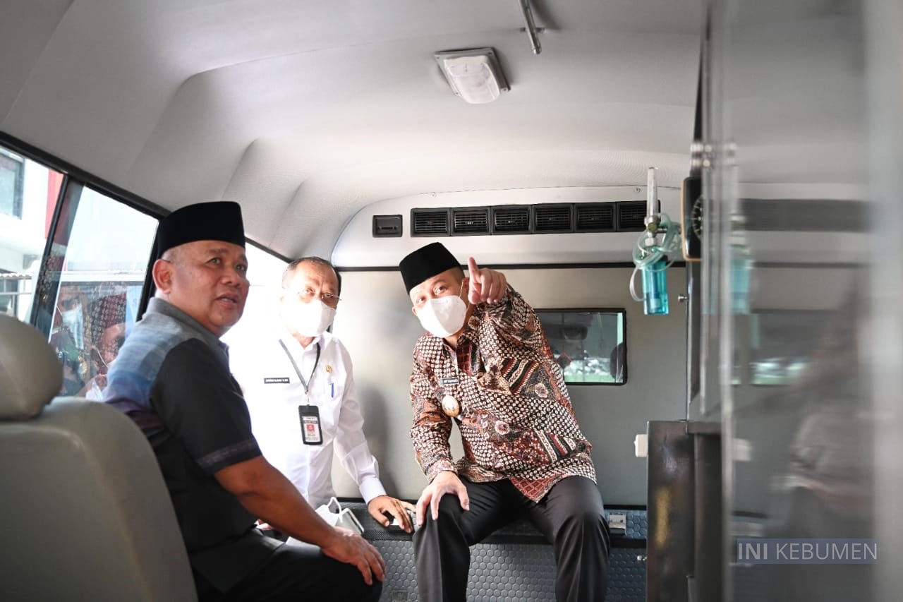Mudik ke Kebumen, Sekjen Kemendag Bawa Oleh-oleh Ambulan