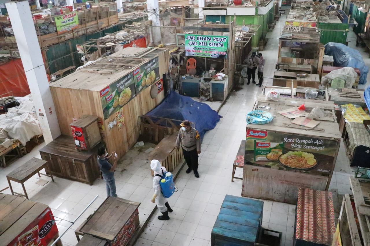 Pasar Kembali Disemprot Disinfektan di Gerakan Kebumen di Rumah Saja