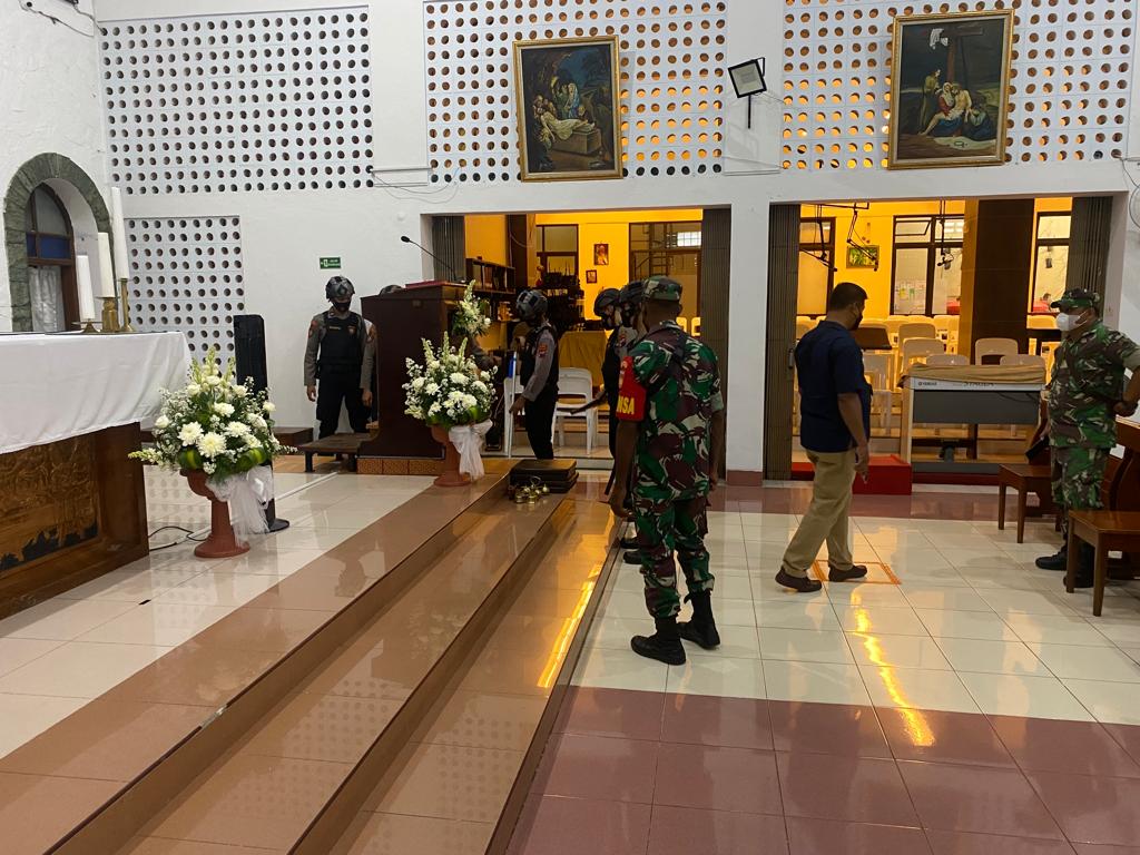 Sat Samapta Polres Kebumen Sterilisasi ke Gereja St Yohanes Maria Vianney Kebumen