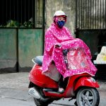 4 Tips Cara Pilih Jas Hujan yang Aman dan Nyaman Saat Dipakai, Nomor 4 Wajib Diperhatikan!
