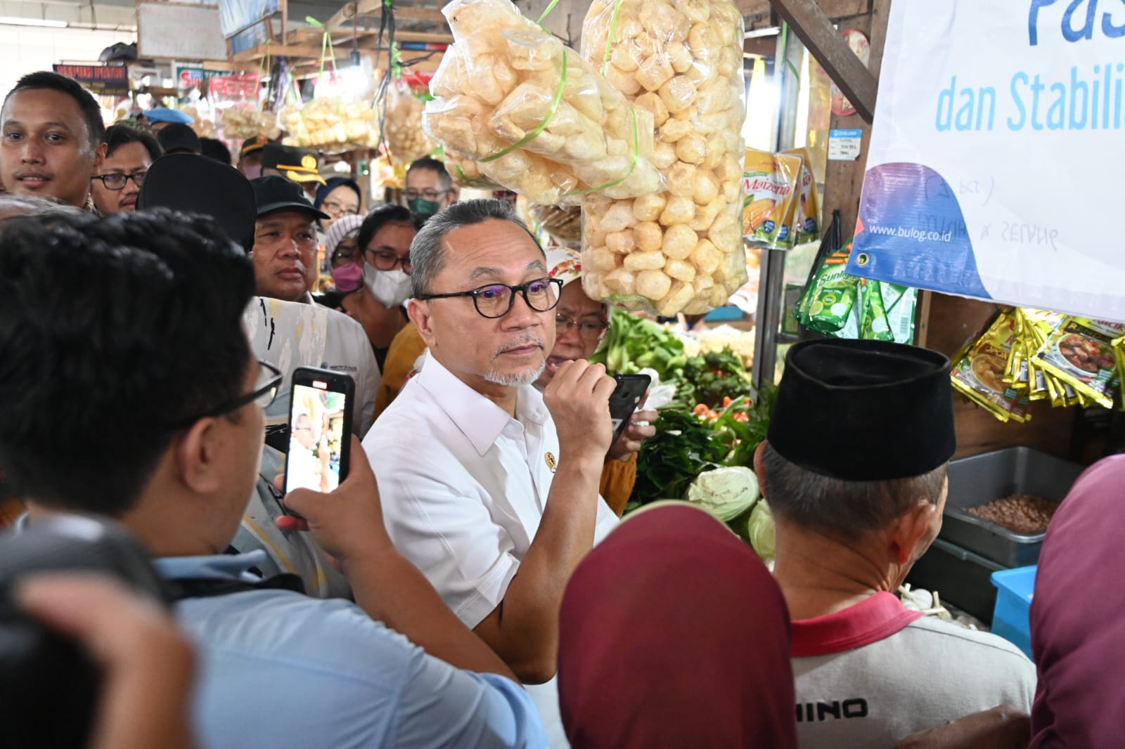 Mendag Zulkifli Hasan Kunjungi Kebumen, Pemkab Beri 2.200 Kupon Belanja Gratis