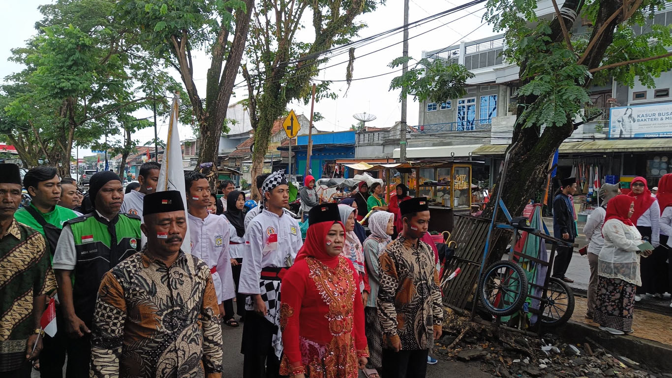 HEBOH! Upacara Kemerdekaan RI di Pasar Prembun Kebumen Digerudug Pedagang