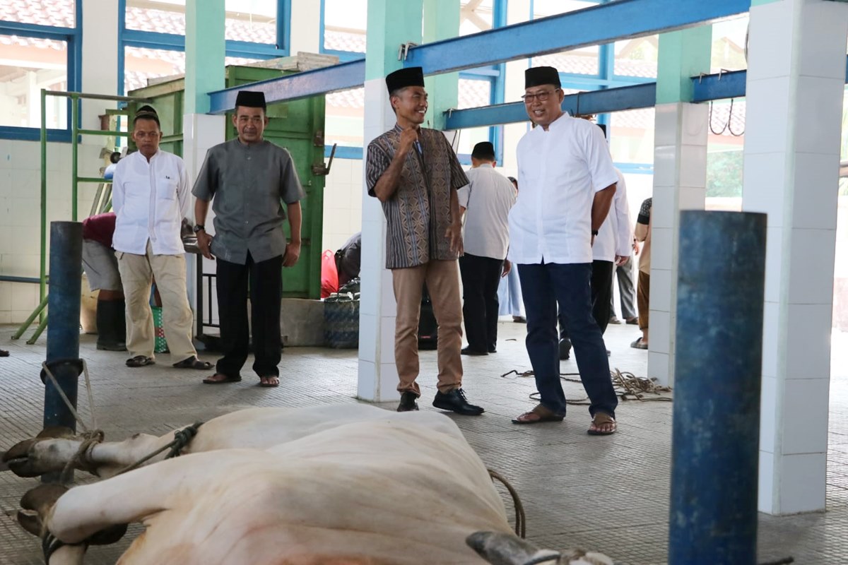 Hari Raya Idul Adha, Polres Kebumen Kurban 4 Ekor Sapi, 3 Ekor Dipotong  di RPH Kalirejo