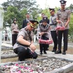 Menyambut Hari Bhayangkara ke 78, Polres Kebumen Gelar Ziarah Makam Pahlawan