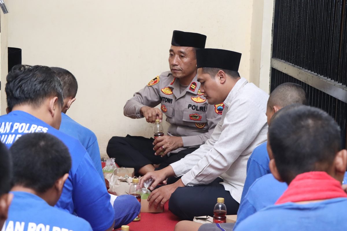 Kehangatan Ramadan di Balik Jeruji, Polres Kebumen Buka Bersama 31 Tahanan